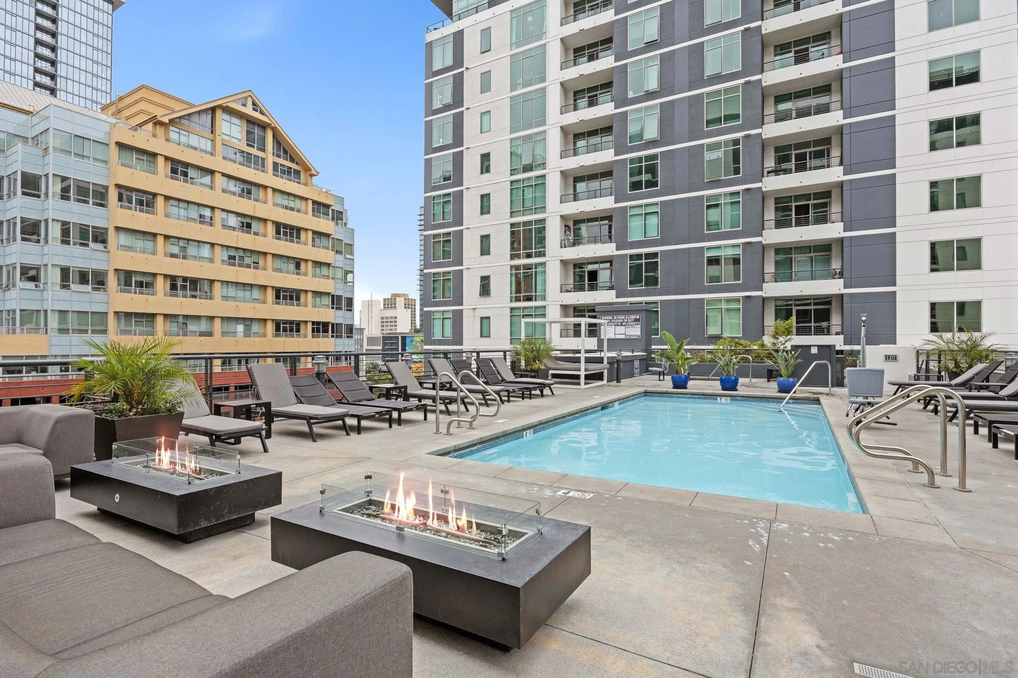 425 W Beech Street Unit 327