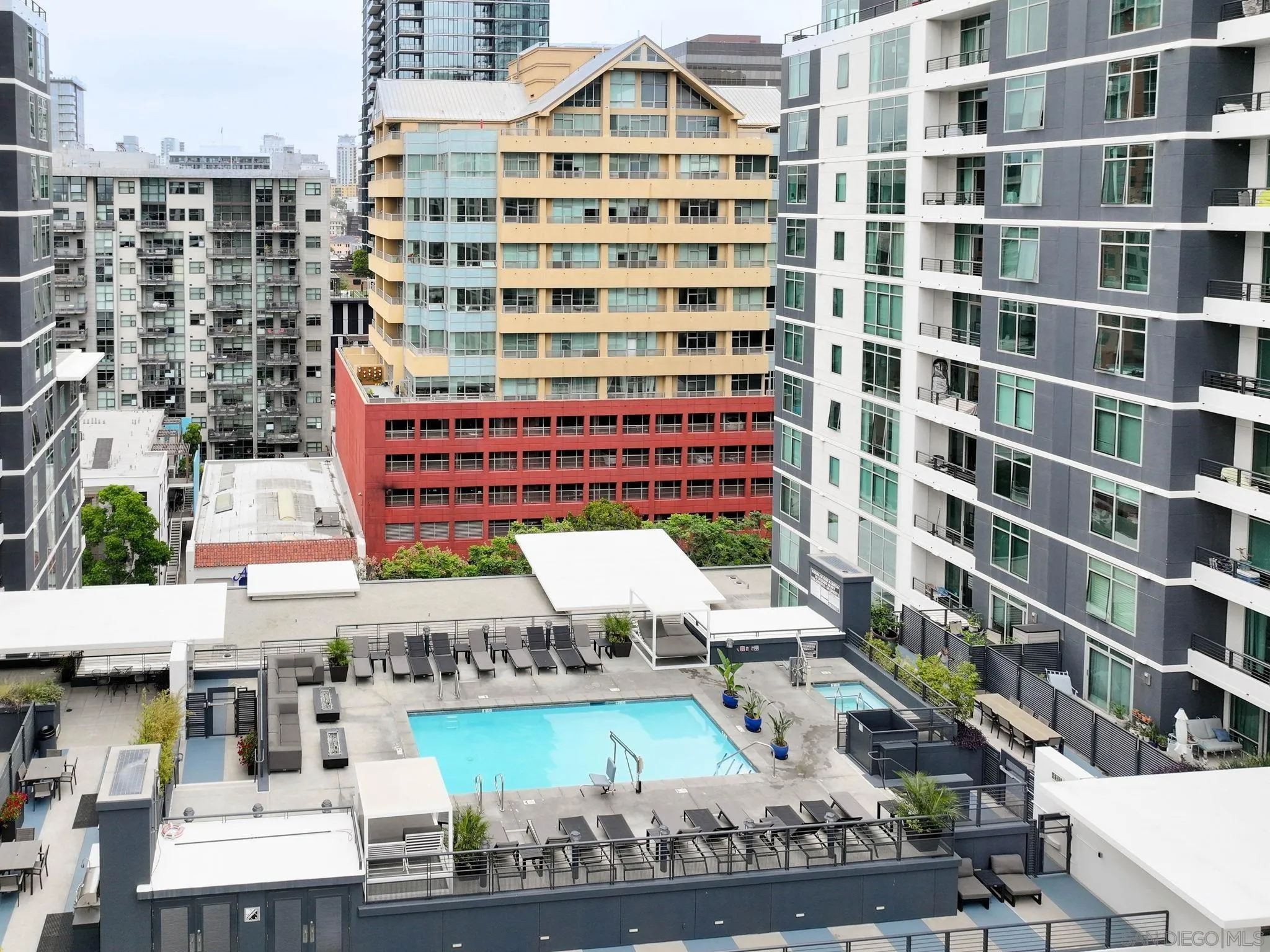 425 W Beech Street Unit 327