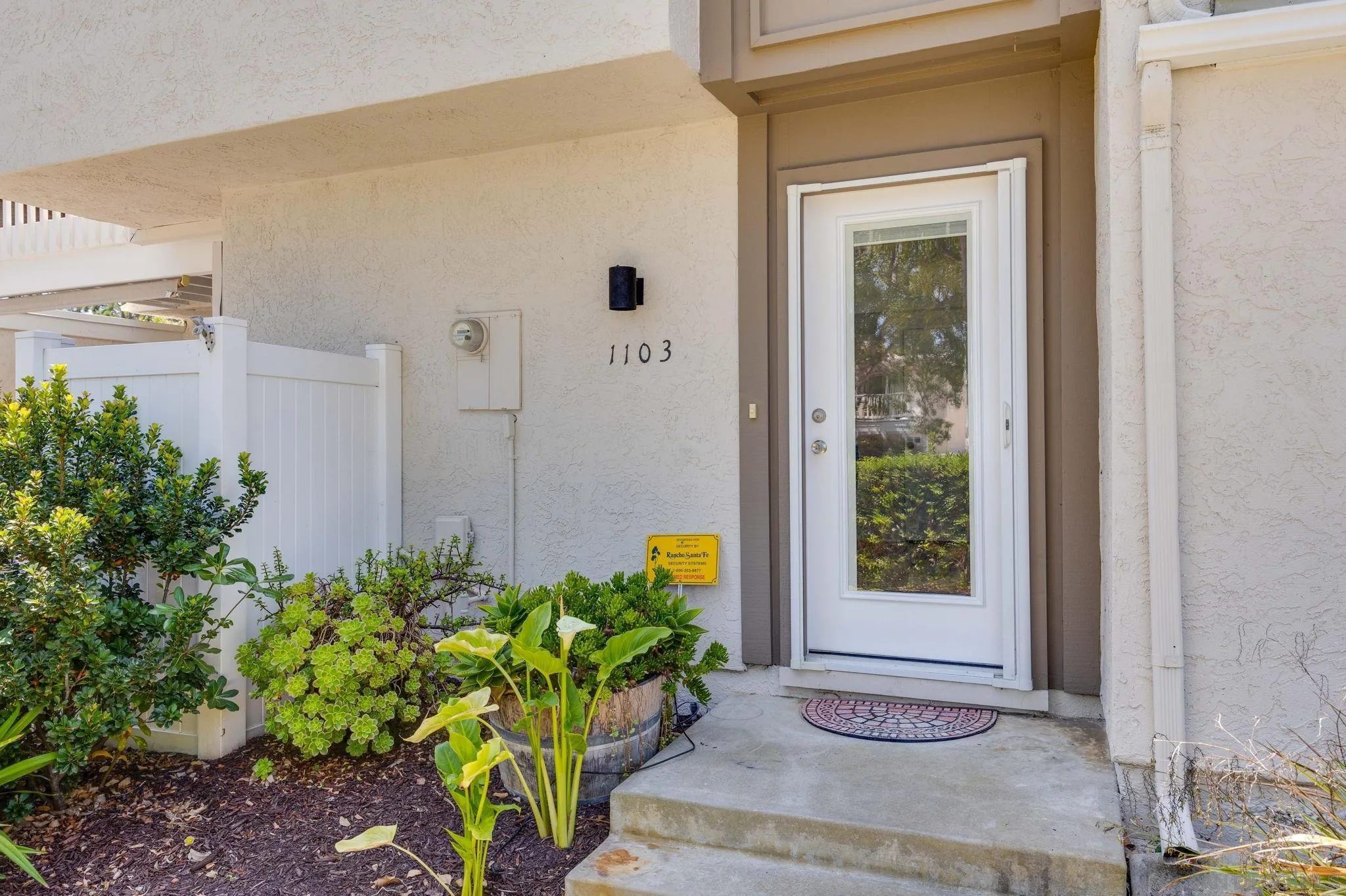1103 Woodlake Dr