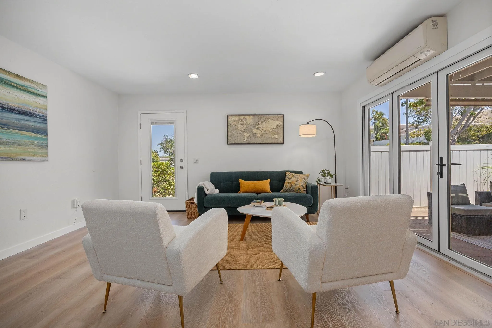 1103 Woodlake Dr