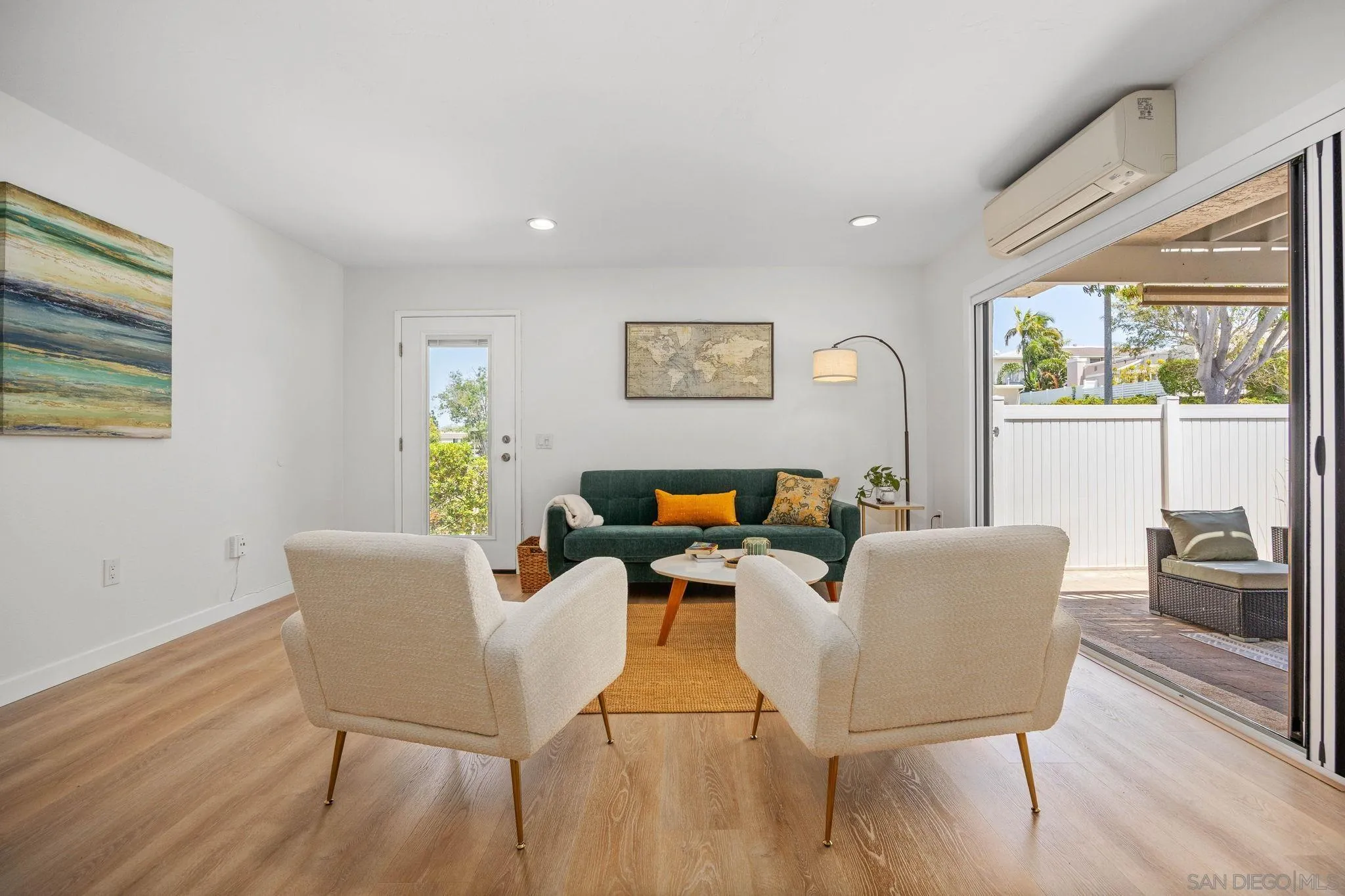 1103 Woodlake Dr