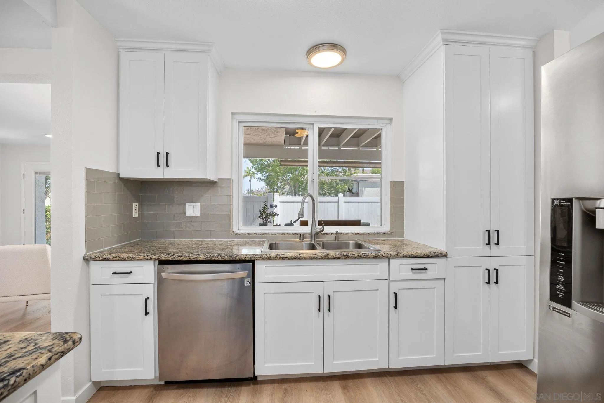 1103 Woodlake Dr