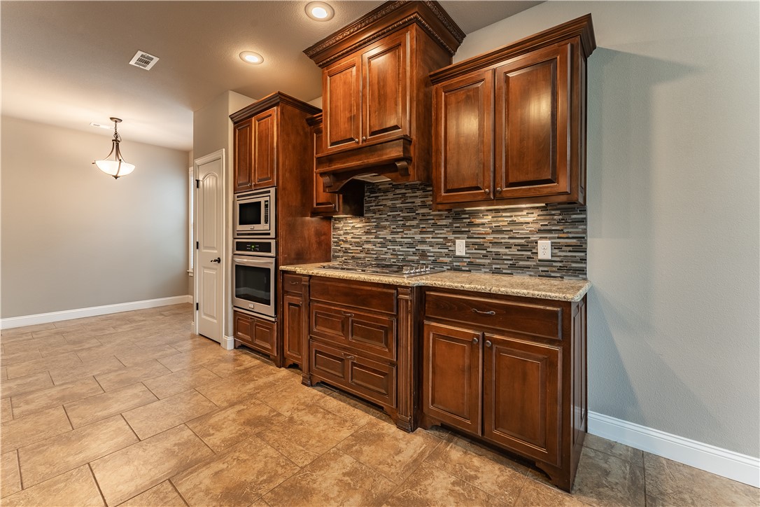 905 SW Caprington Street