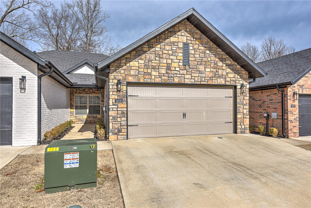 2819 W Persimmon Street