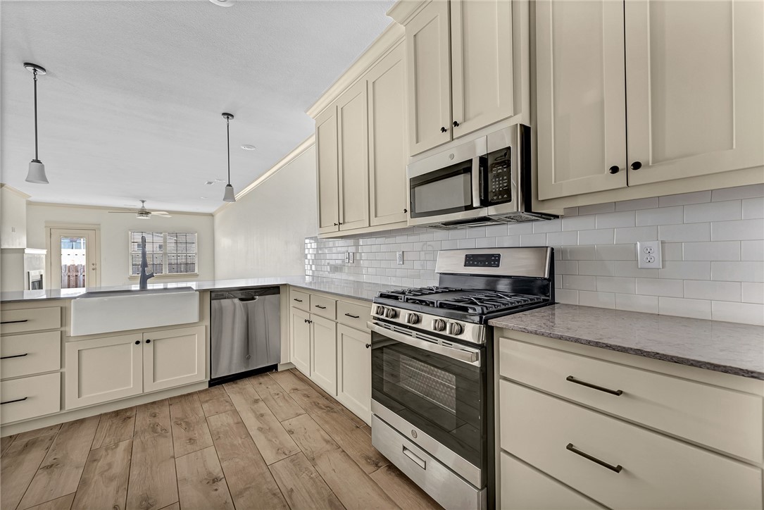 2819 W Persimmon Street