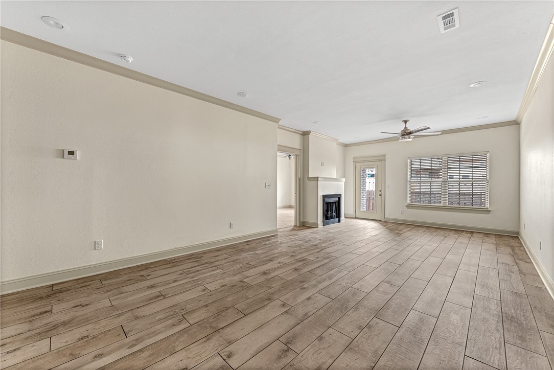 2819 W Persimmon Street