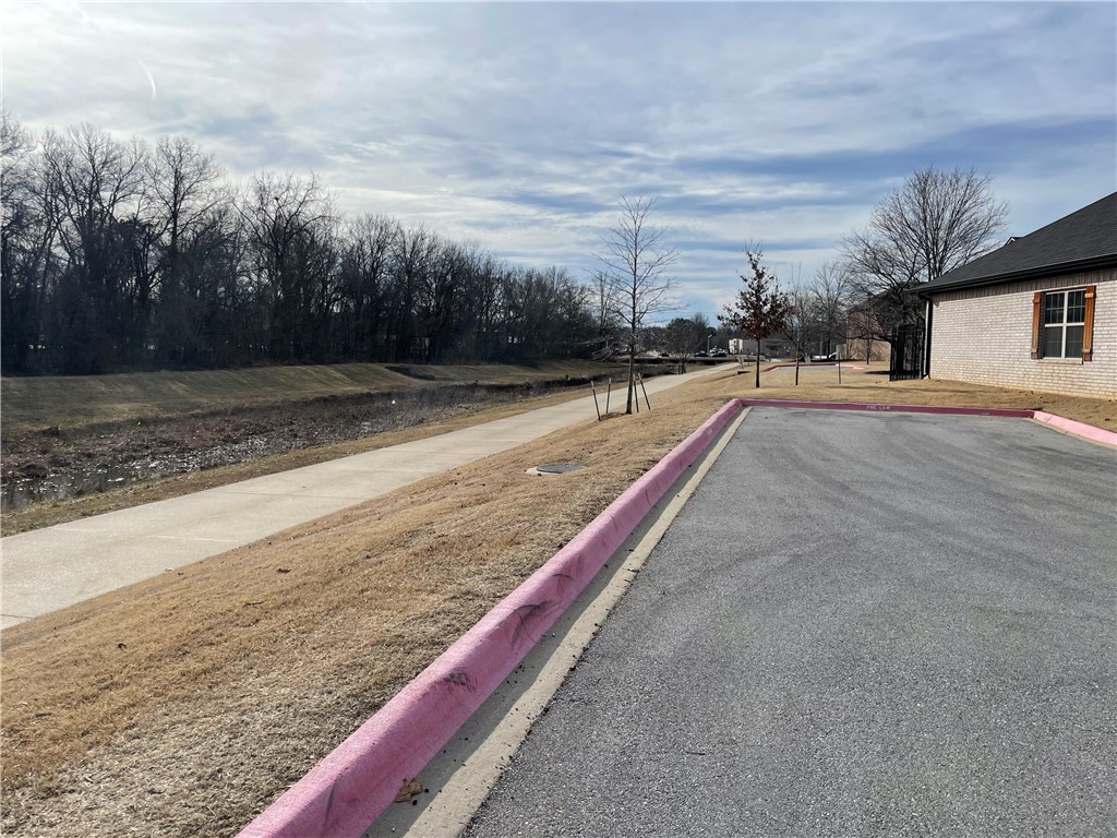 2819 W Persimmon Street