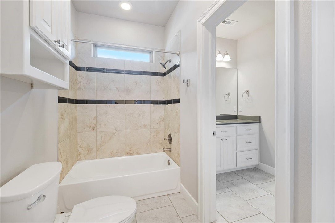 4413 W Meadow Oaks Drive