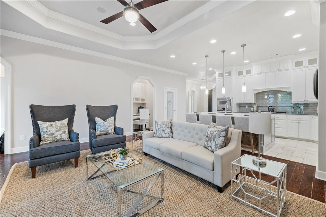 4413 W Meadow Oaks Drive