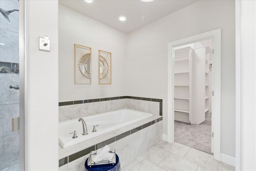 4413 W Meadow Oaks Drive