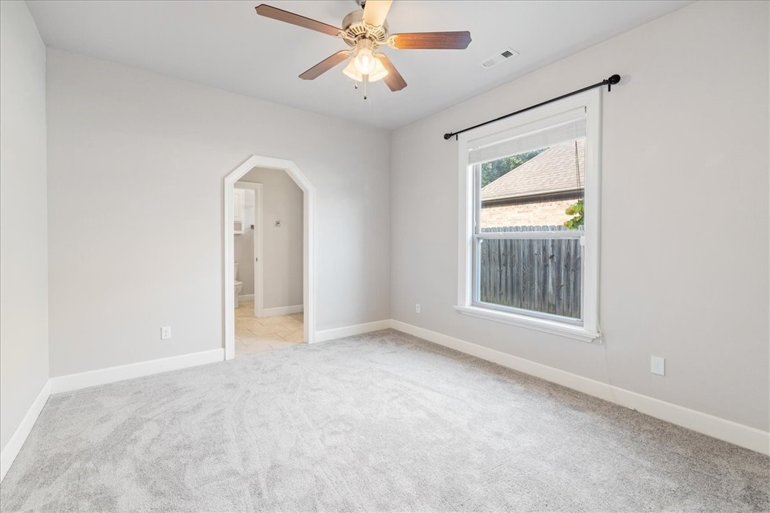 4413 W Meadow Oaks Drive