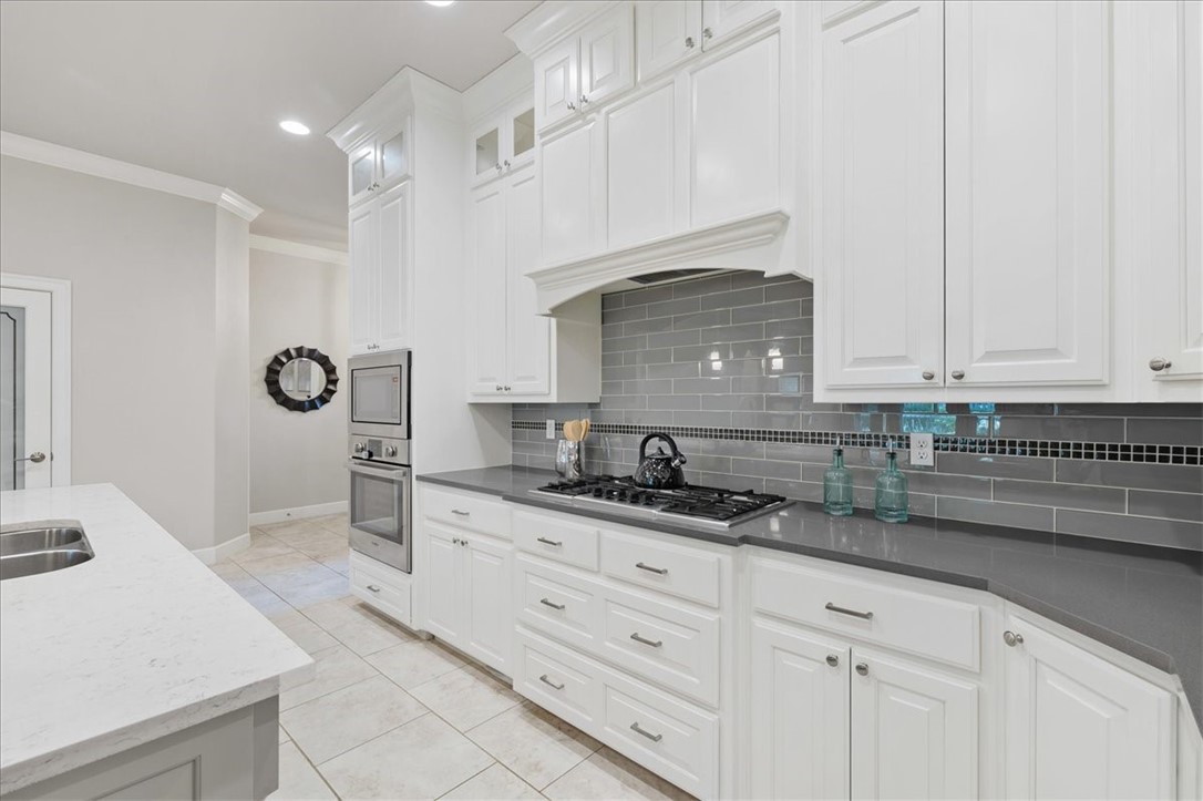 4413 W Meadow Oaks Drive