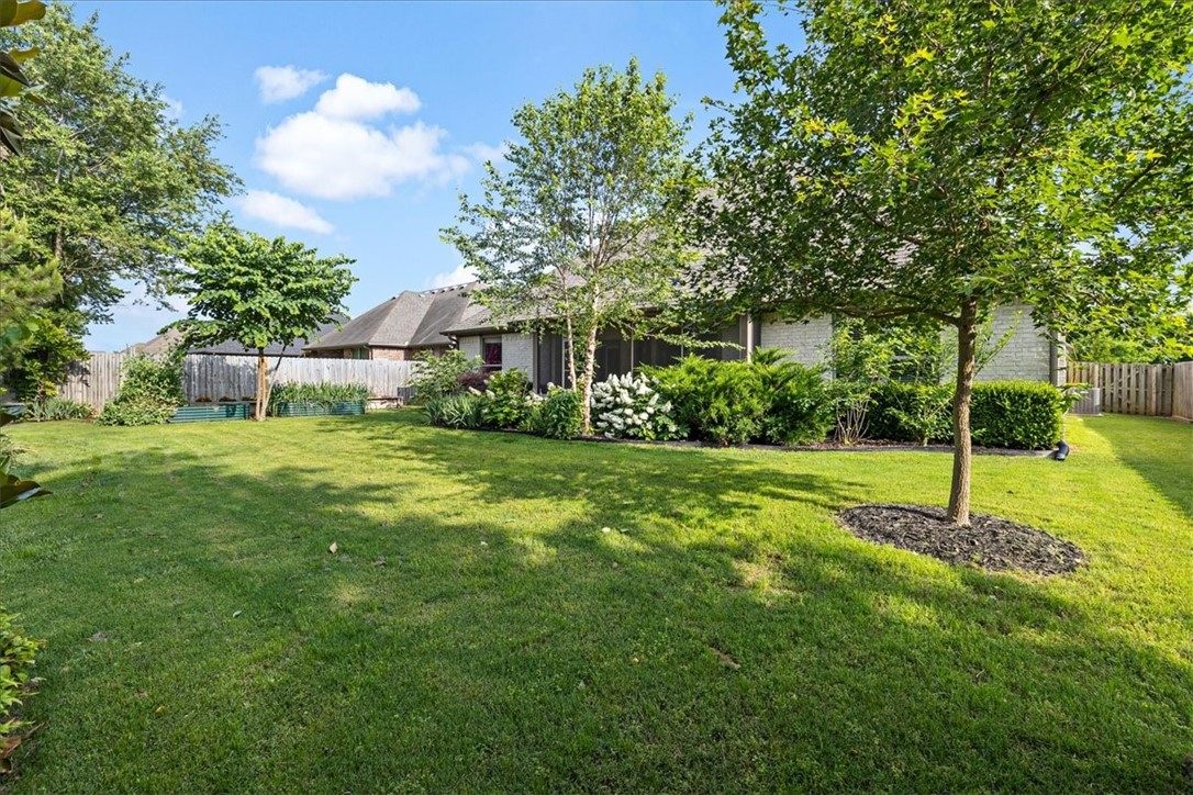 4413 W Meadow Oaks Drive