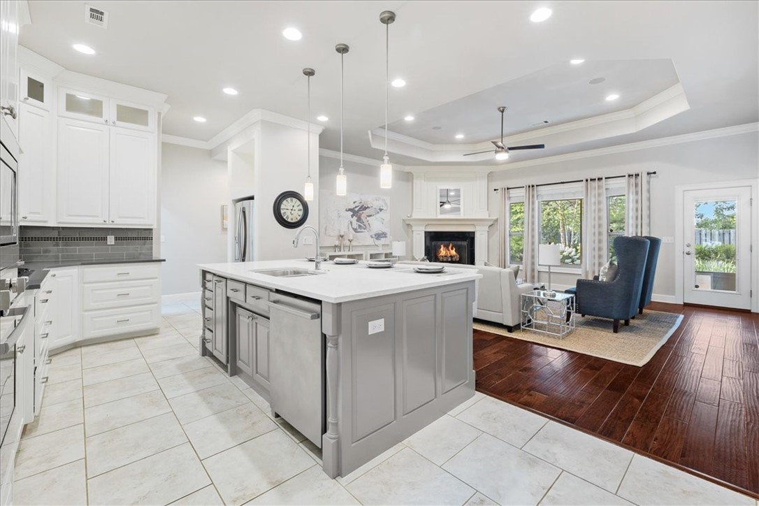 4413 W Meadow Oaks Drive