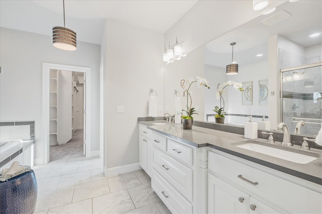 4413 W Meadow Oaks Drive