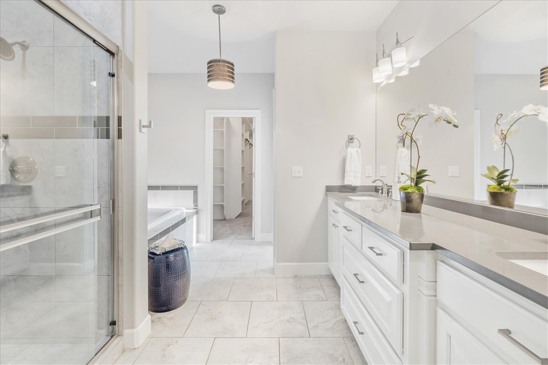 4413 W Meadow Oaks Drive