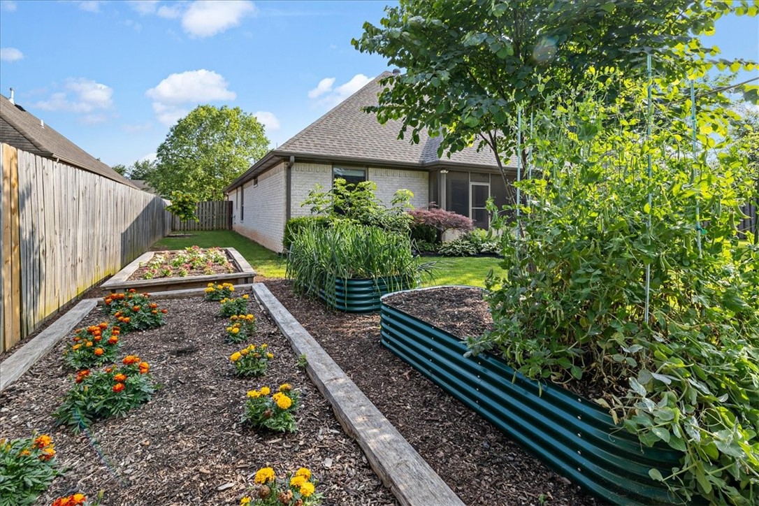 4413 W Meadow Oaks Drive