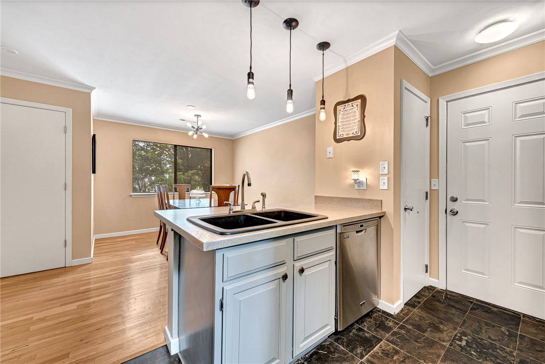 1062 Valley View Drive