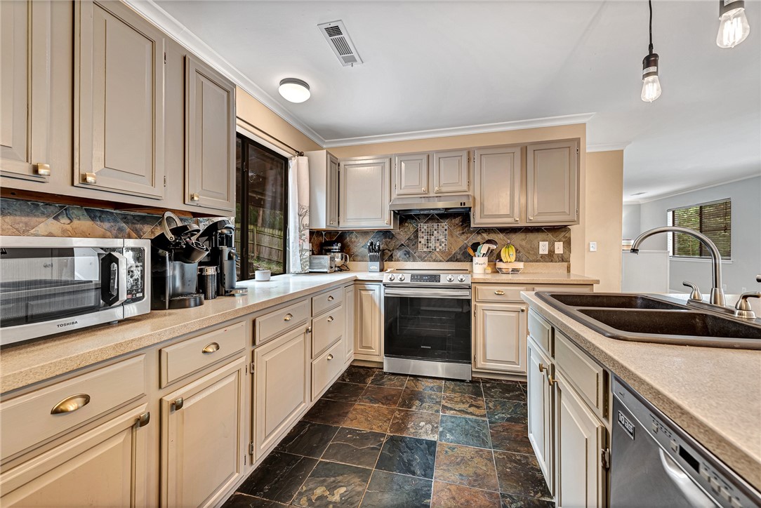 1062 Valley View Drive