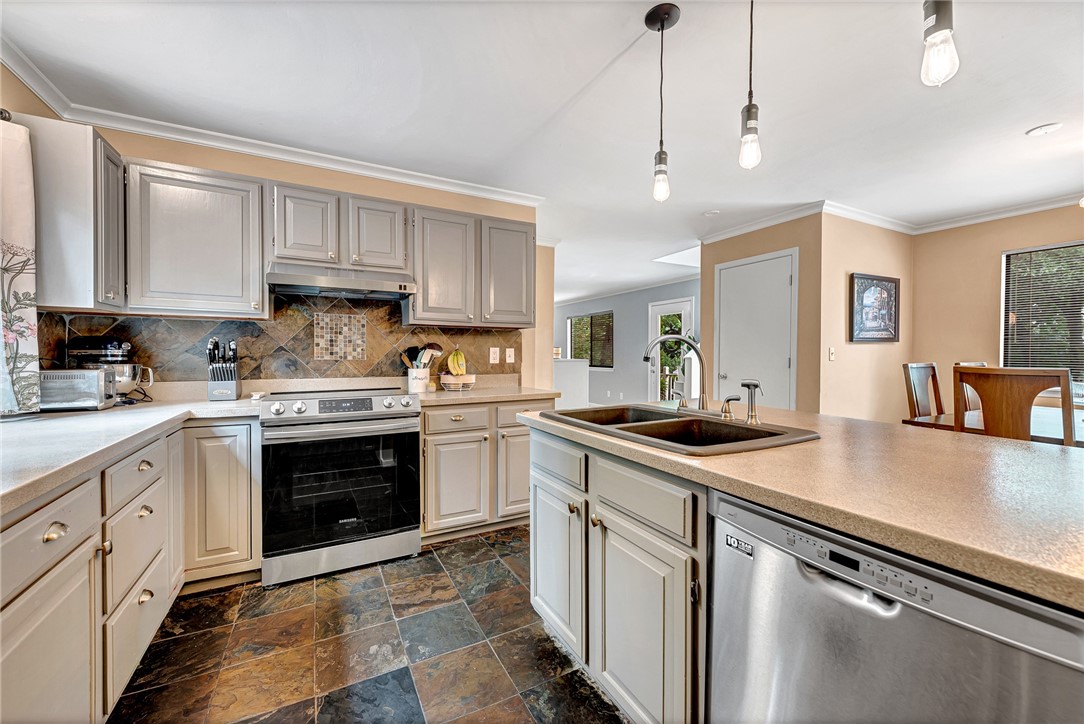 1062 Valley View Drive