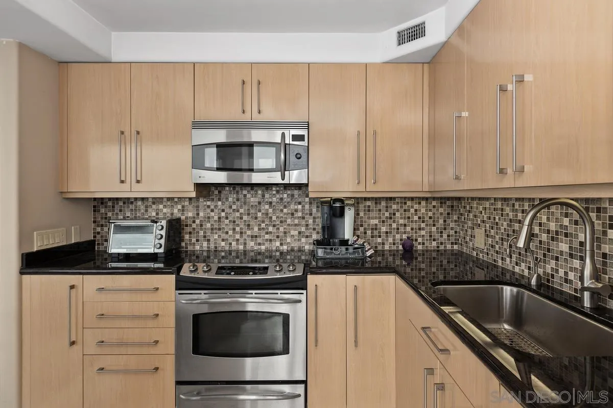 1810 Avenida Del Mundo Unit 908