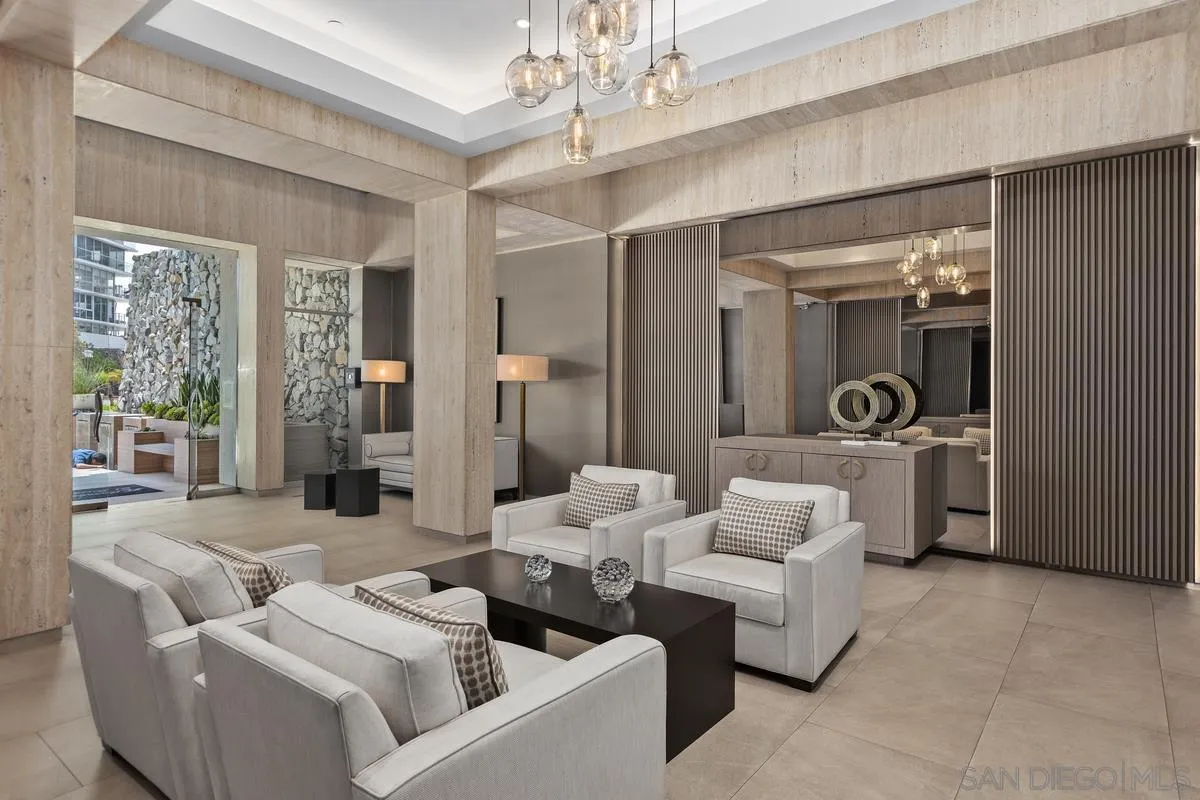 1810 Avenida Del Mundo Unit 908