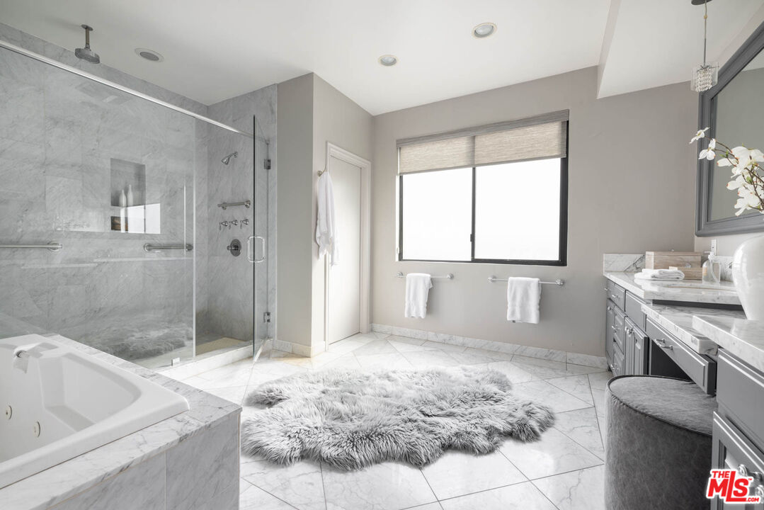 214 N Crescent Dr Unit: 3