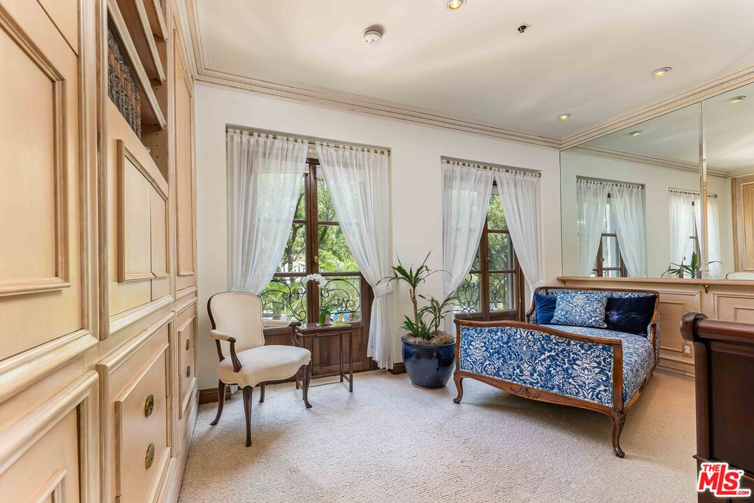 425 N Maple Dr Unit: 206