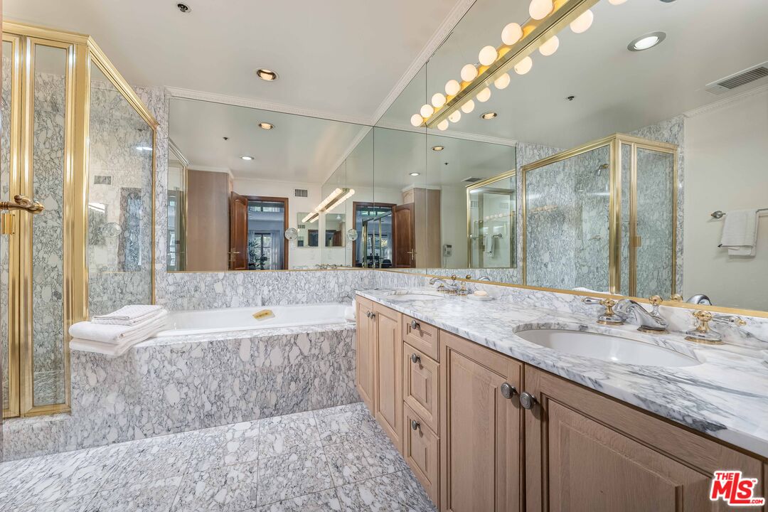 425 N Maple Dr Unit: 206