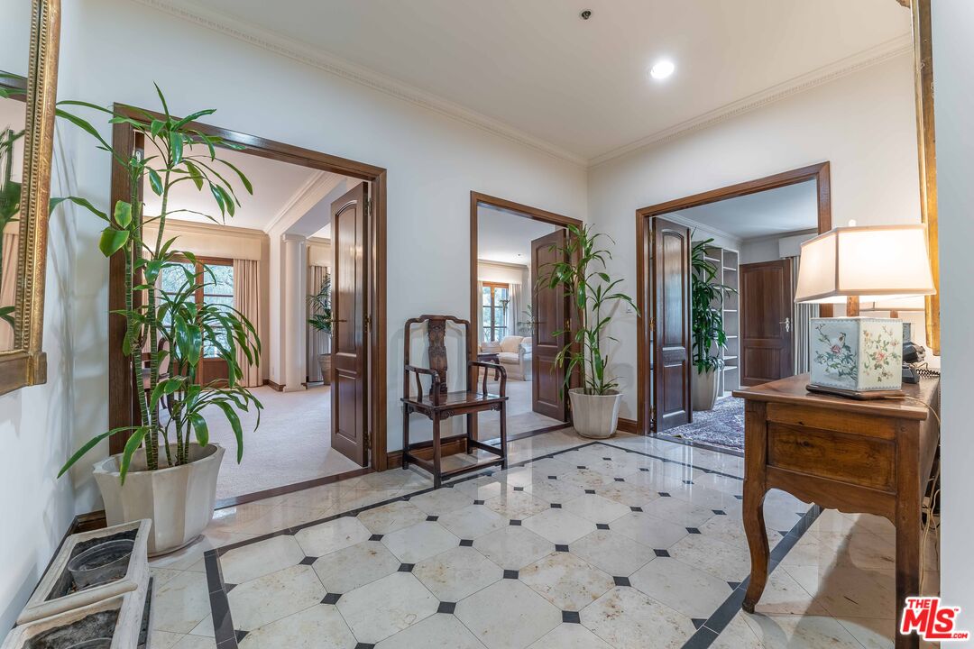 425 N Maple Dr Unit: 206