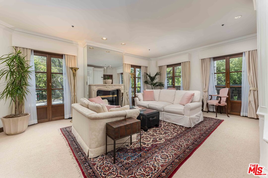 425 N Maple Dr Unit: 206