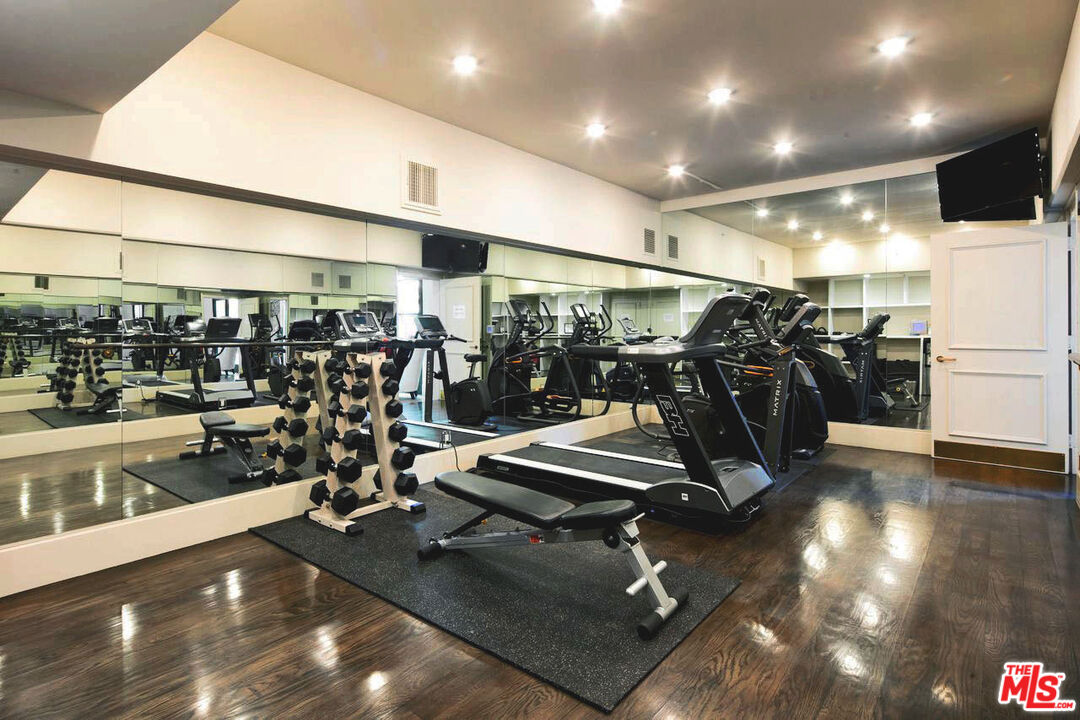 425 N Maple Dr Unit: 206