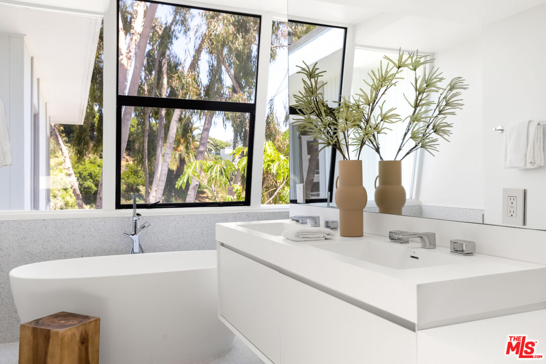 1341 Sierra Alta Way