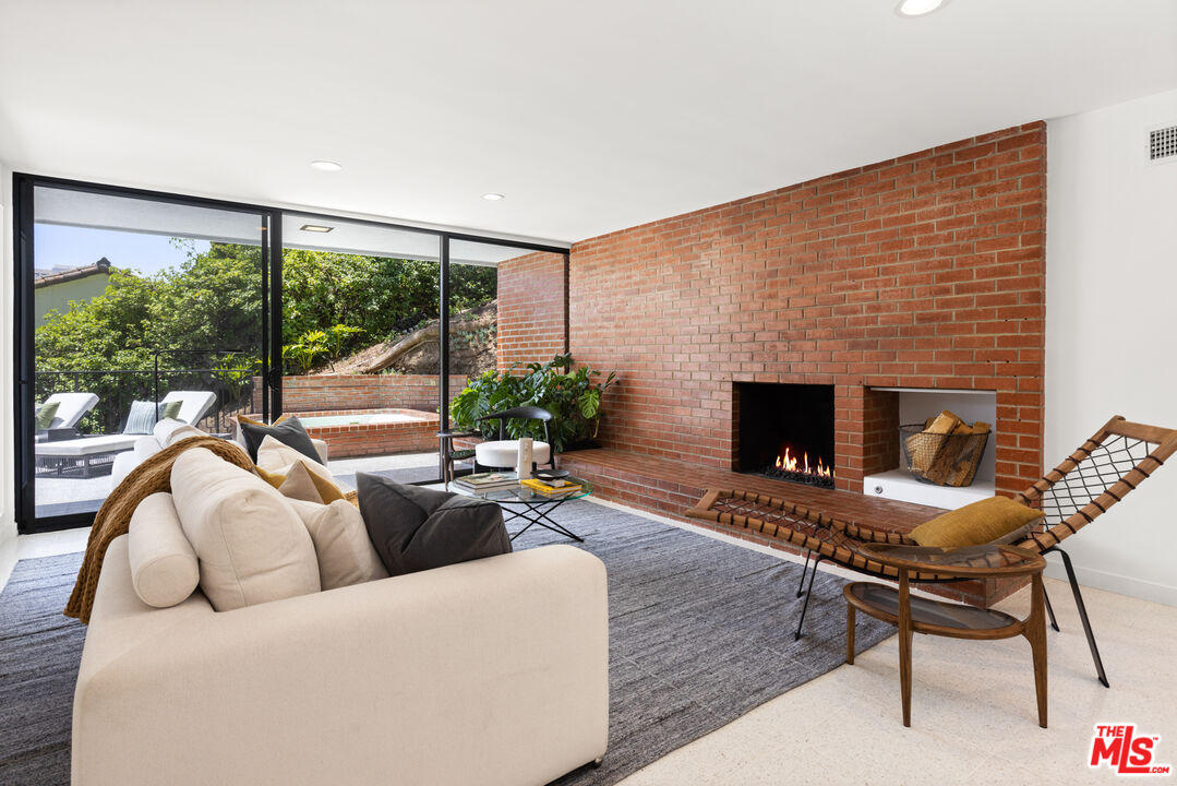 1341 Sierra Alta Way