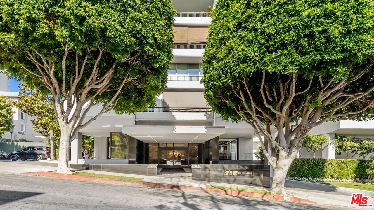 1100 Alta Loma Rd Unit: 706