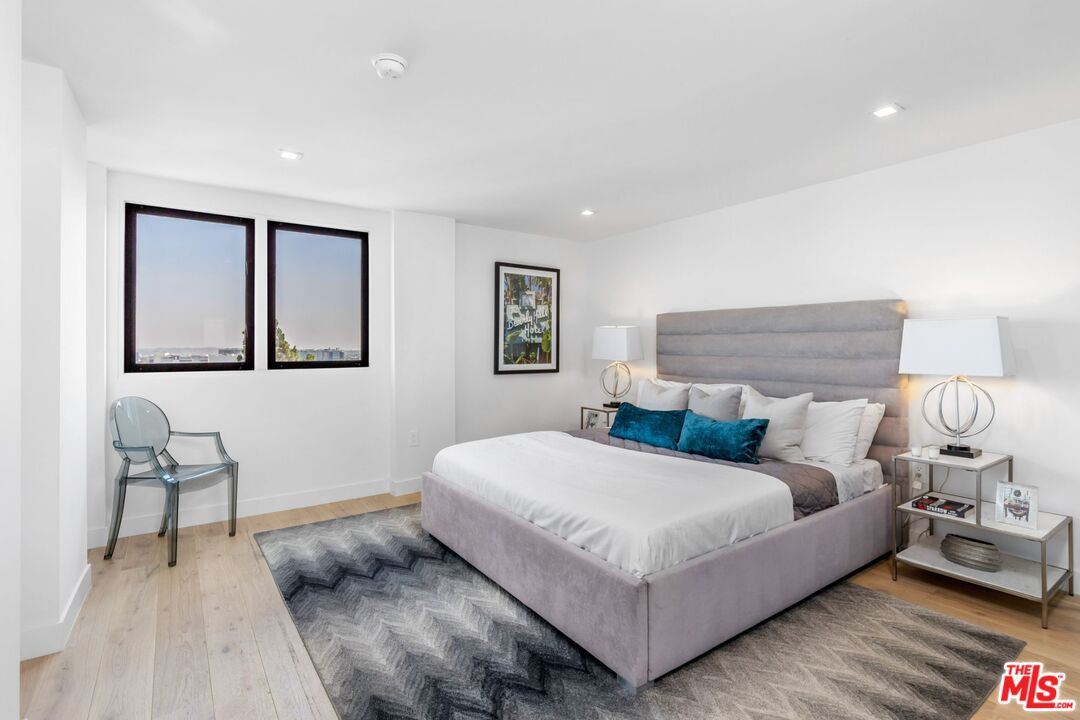 1100 Alta Loma Rd Unit: 706