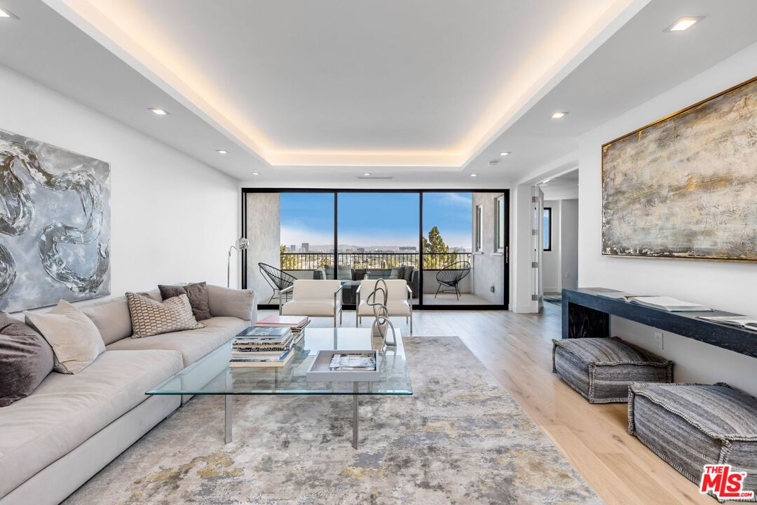 1100 Alta Loma Rd Unit: 706