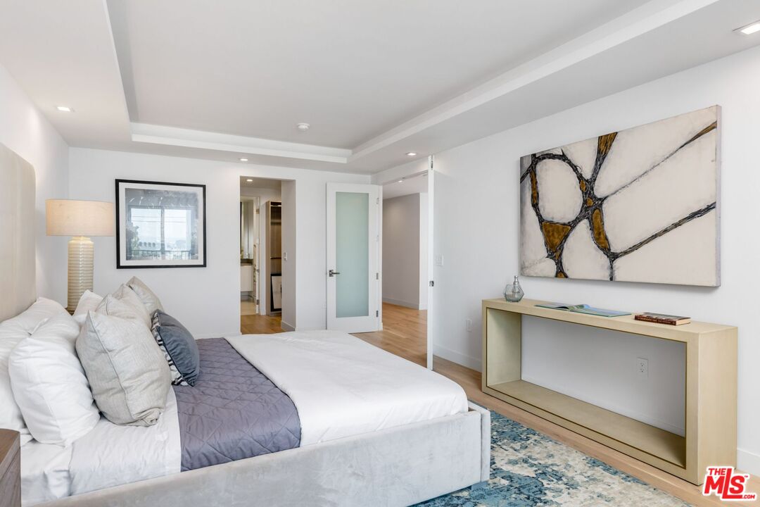 1100 Alta Loma Rd Unit: 706