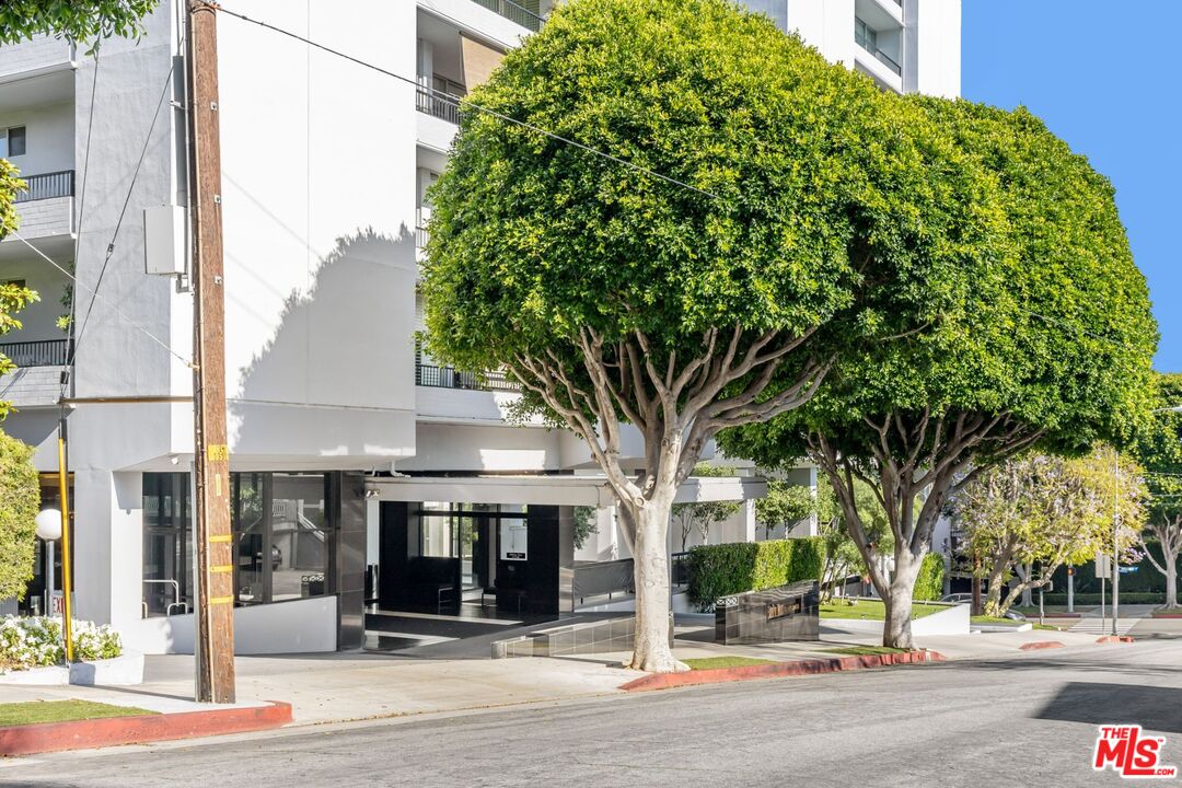 1100 Alta Loma Rd Unit: 706