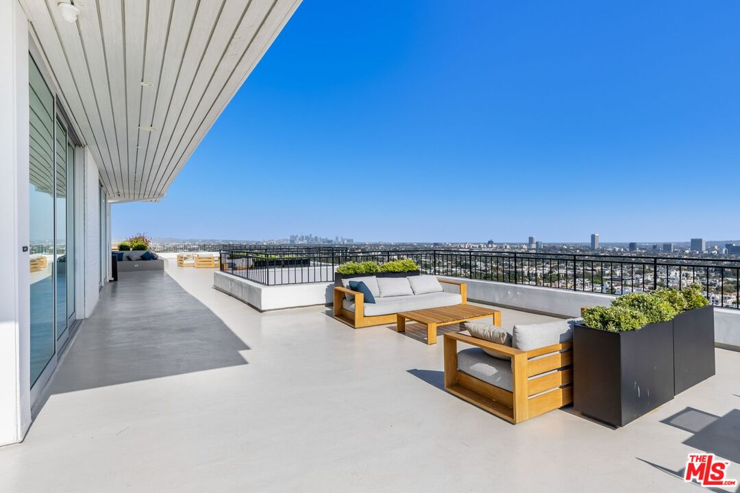 1100 Alta Loma Rd Unit: 706