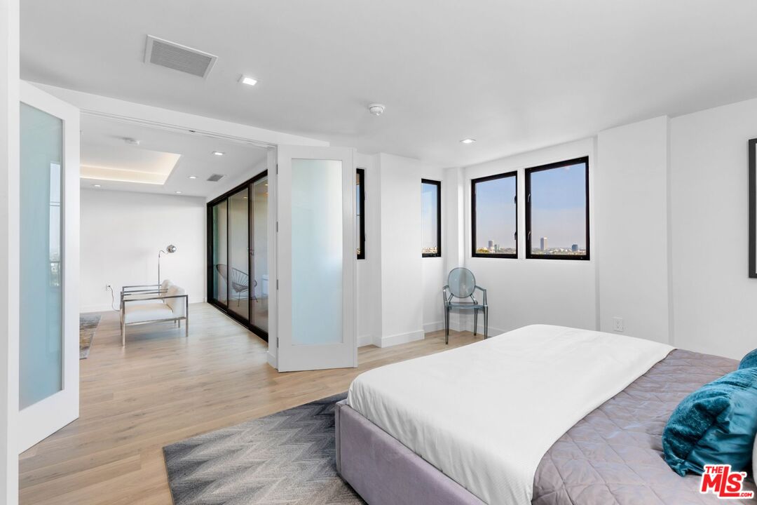 1100 Alta Loma Rd Unit: 706