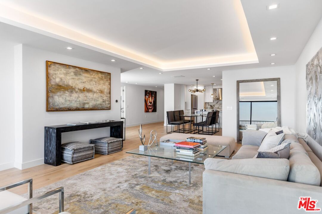 1100 Alta Loma Rd Unit: 706