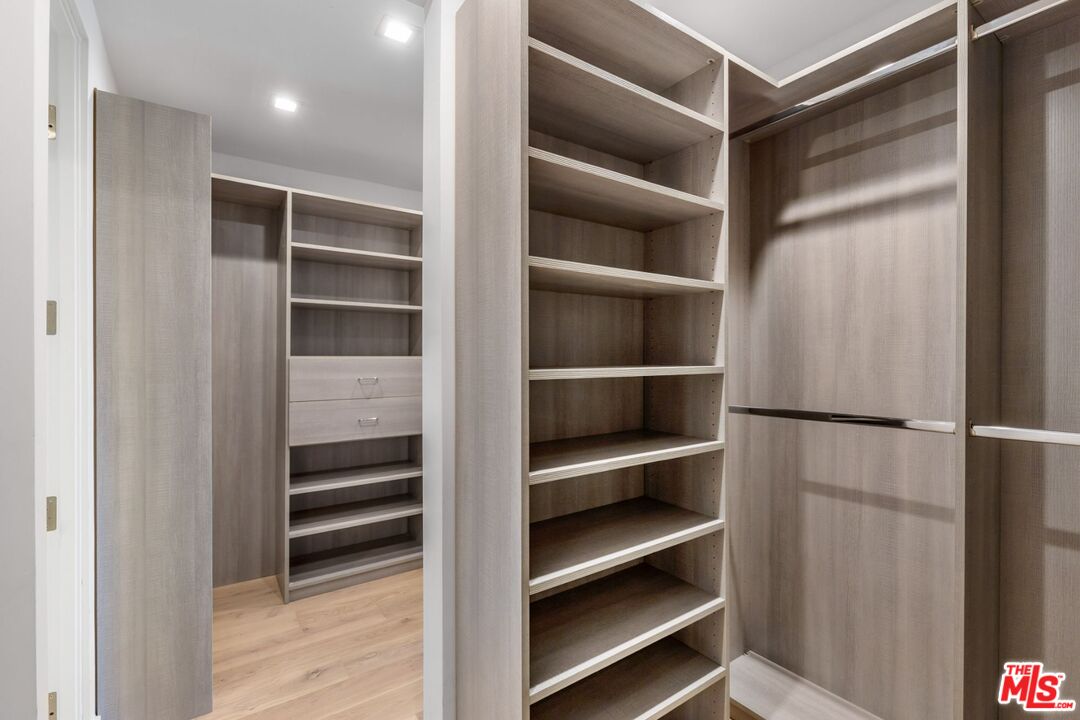 1100 Alta Loma Rd Unit: 706