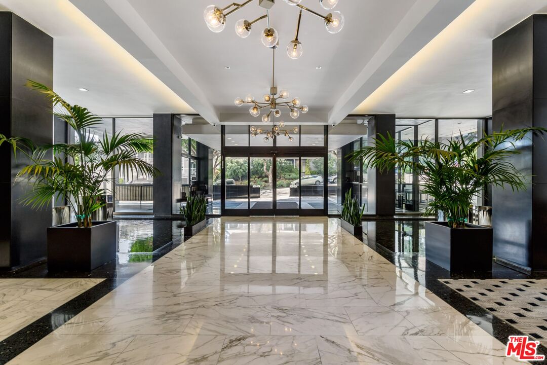 1100 Alta Loma Rd Unit: 706