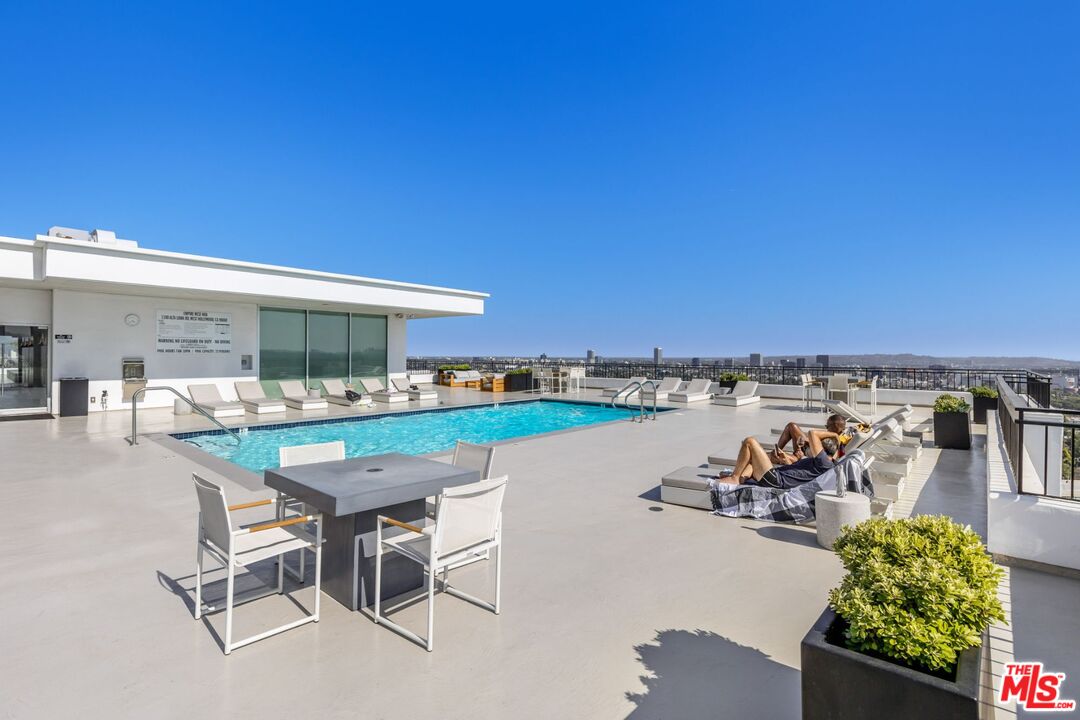 1100 Alta Loma Rd Unit: 706