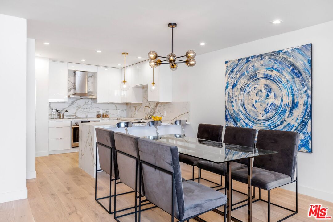 1100 Alta Loma Rd Unit: 706