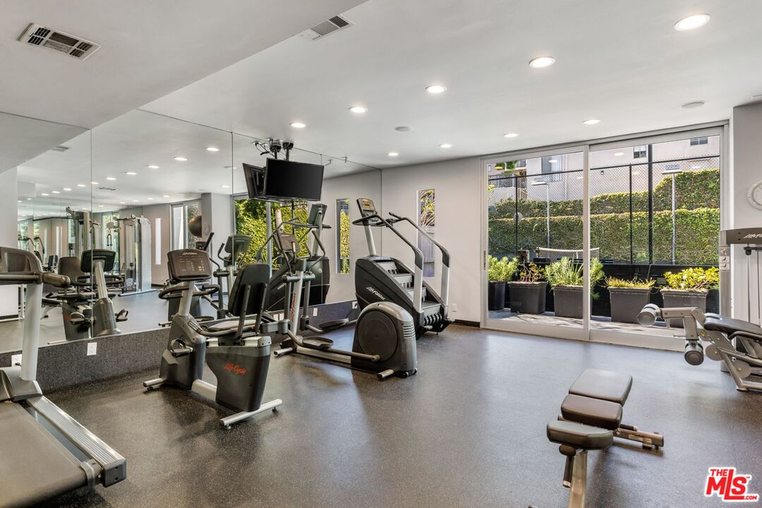 1100 Alta Loma Rd Unit: 706