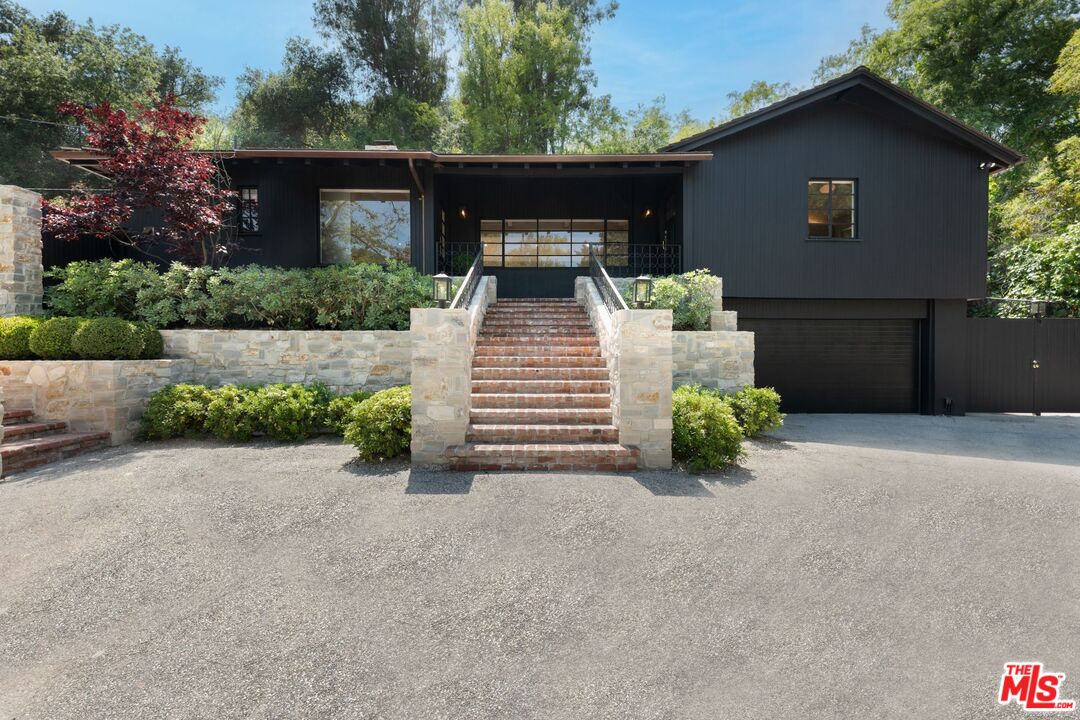 2505 Benedict Canyon Dr