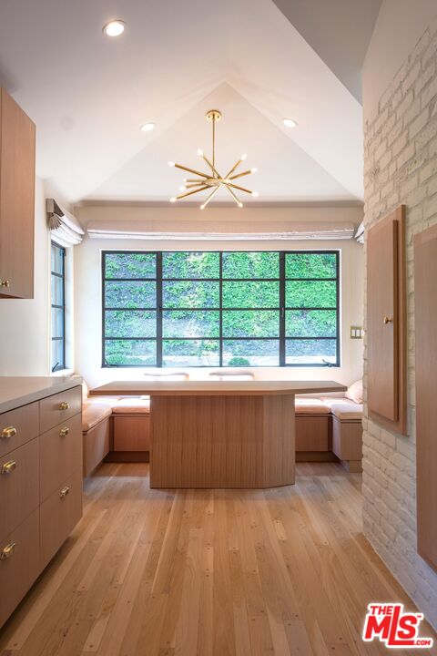 2505 Benedict Canyon Dr