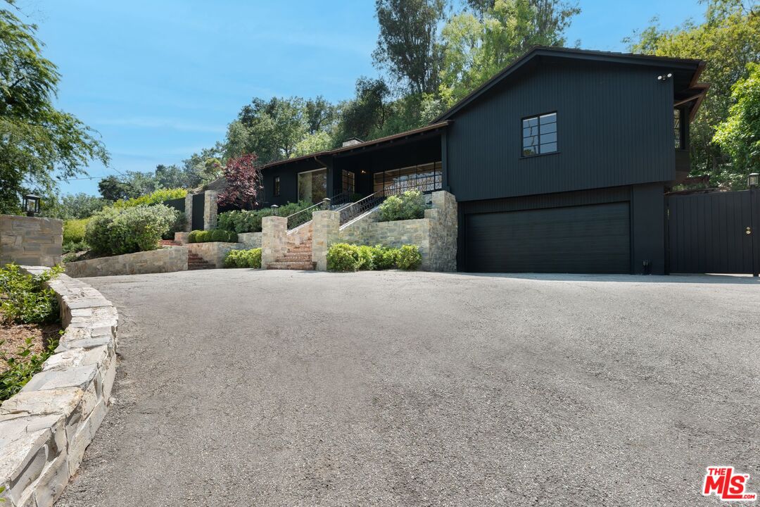 2505 Benedict Canyon Dr